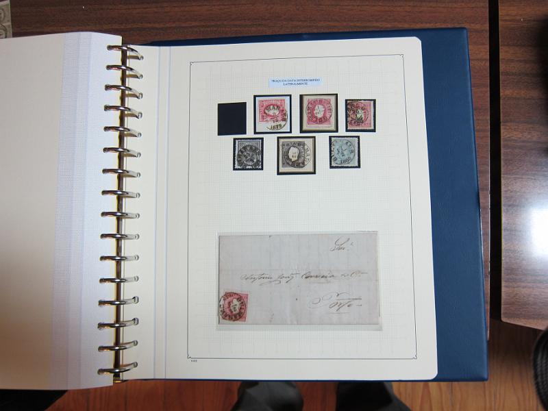 0019 (126).JPG -     Lote:    19      Marcofilia      Lotes Especiais       Descrição:         Portugal. Colecção especializada de carimbos de duplo círculo, tipo 1852, montada em 4 álbuns Lindner, com selos de diversas emissões e cartas, com estudo minucioso de cada marca. Lote a ver.         Lote       Valor Base:     &euro; 2.500,00     Valor Venda:     Retirado     